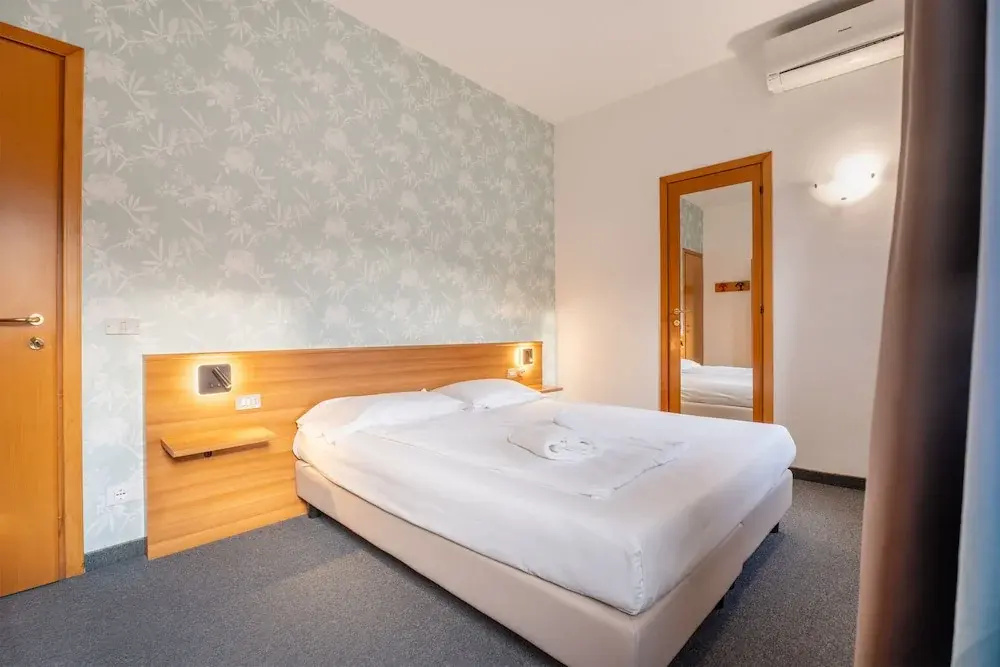 Standard Single room with balcony and with mountain view