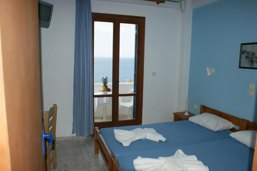 Standard Triple room with sea view