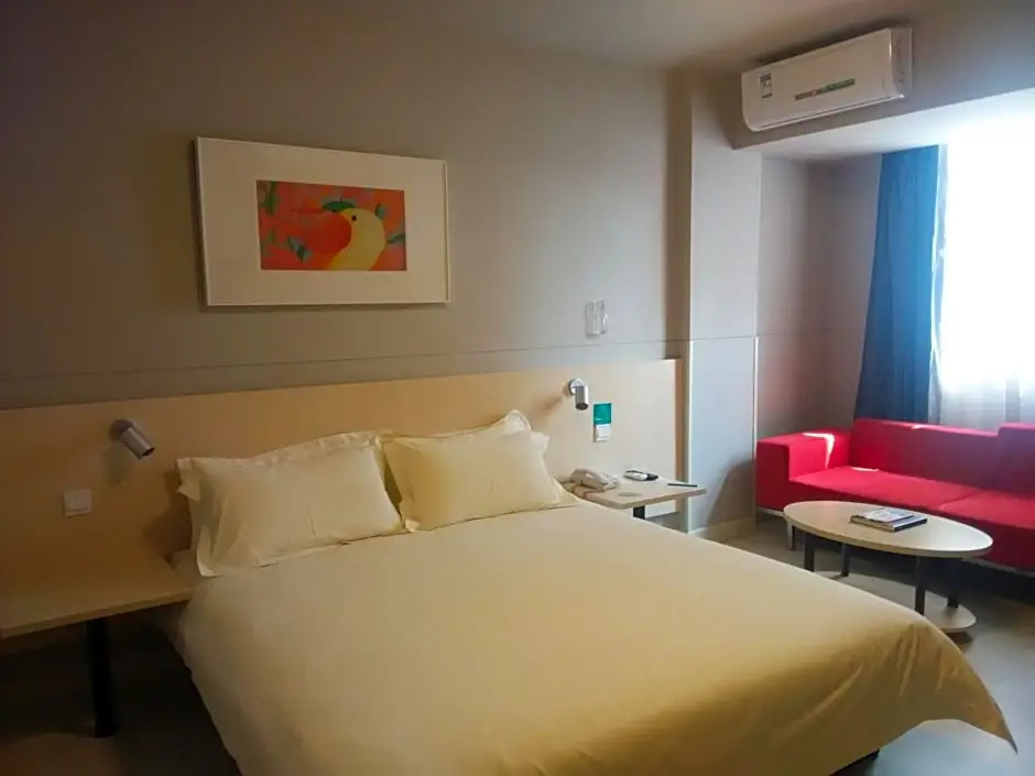 Business Double room (full double bed)