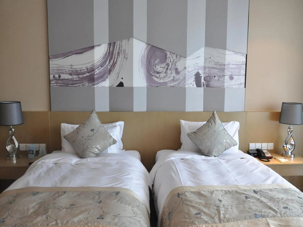 Standard Double room with lake view (twin beds)