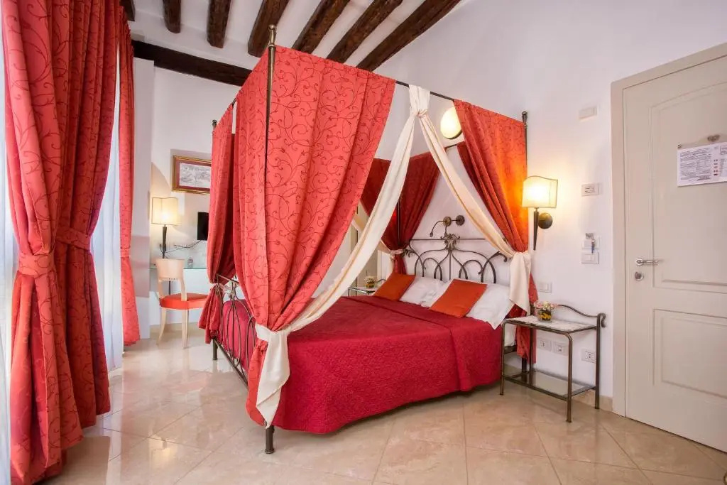 Superior Double room with canal view (full double bed)