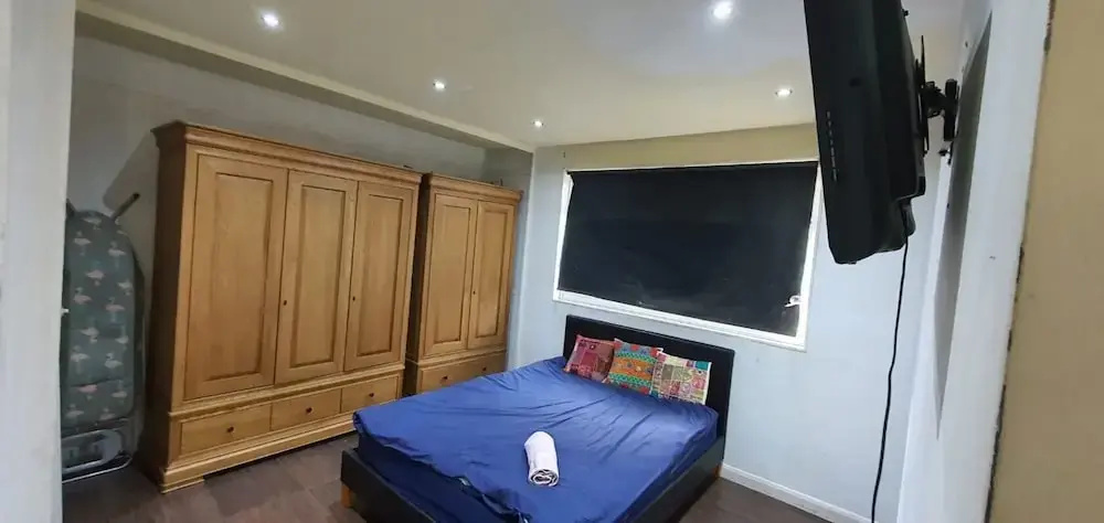 Room in Guest Room - Comfortable Double Room in Leicester