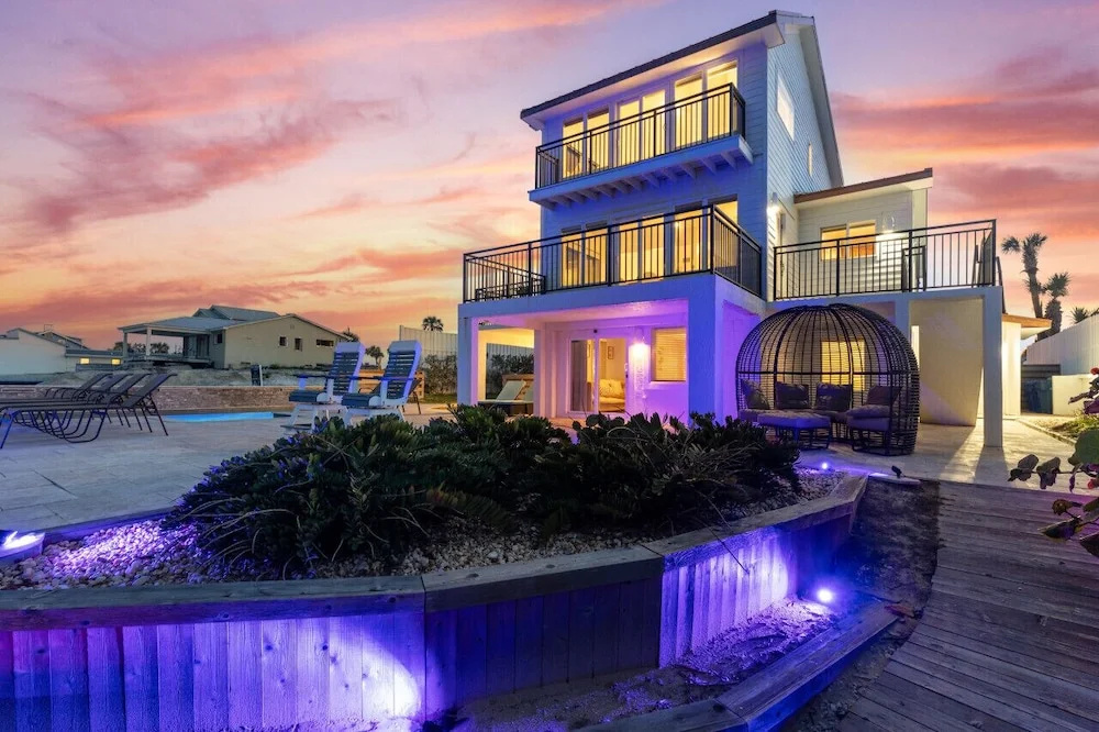 Pool, 7 Bedrooms, Direct Oceanfront, 4 Kitchens