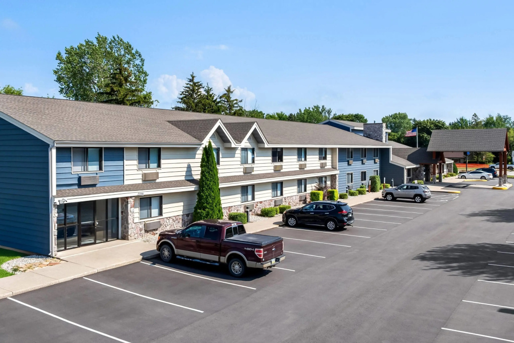 AmericInn by Wyndham Sturgeon Bay