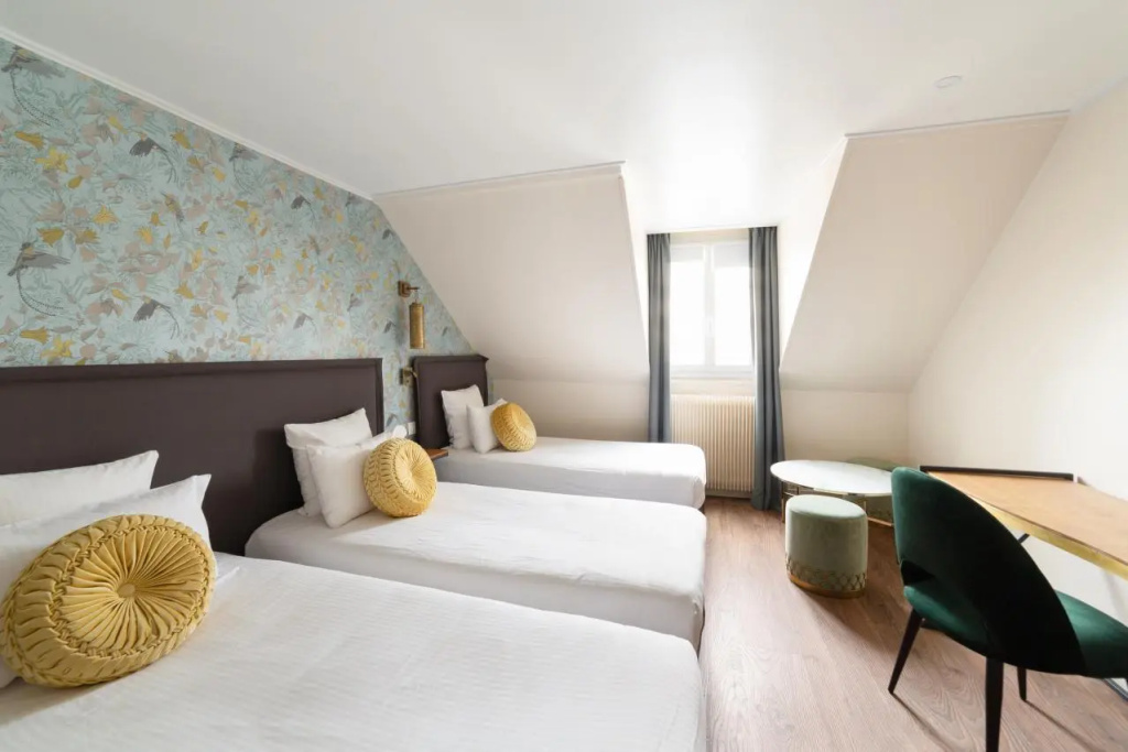 Standard Triple room