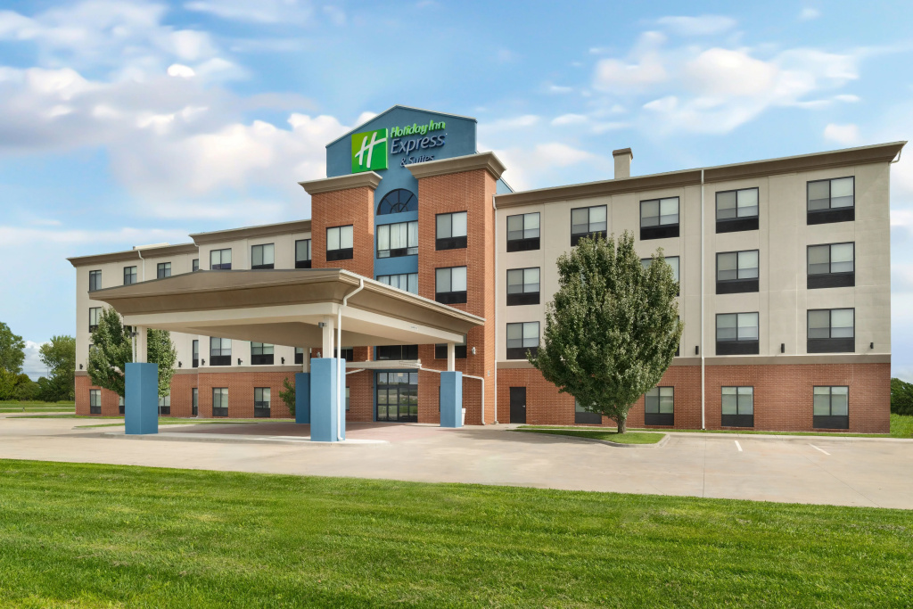 Holiday Inn Express Hotel & Suites Pratt by IHG