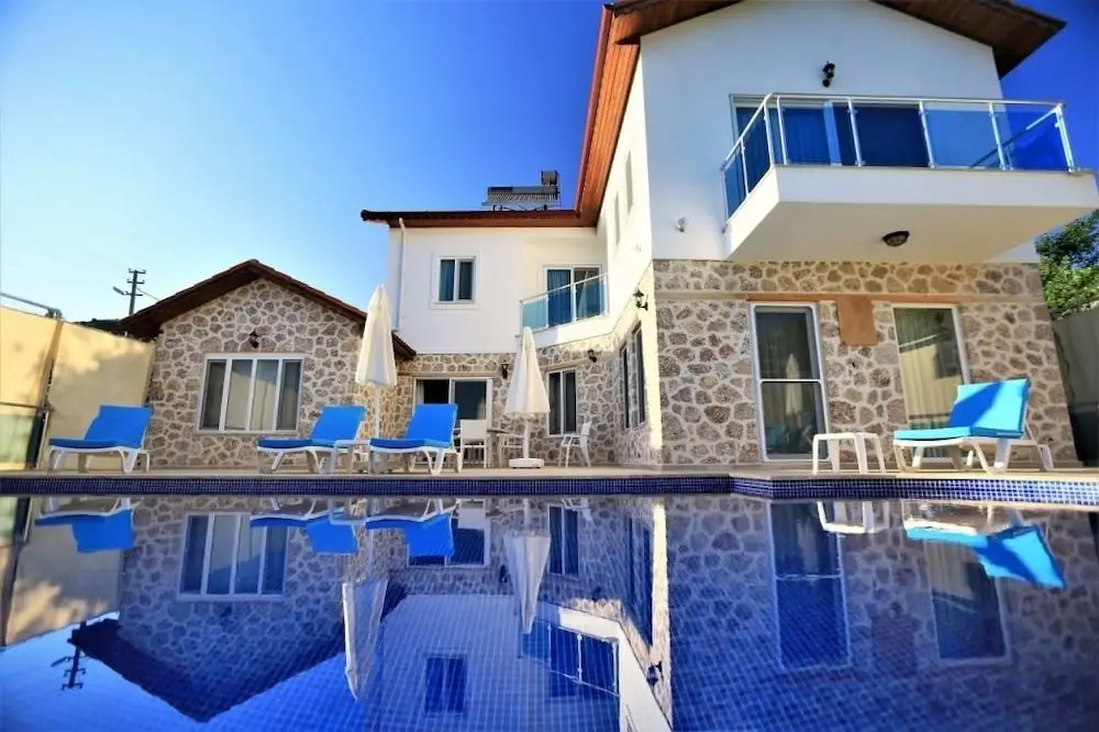 Villa Simay by Akdenizvillam