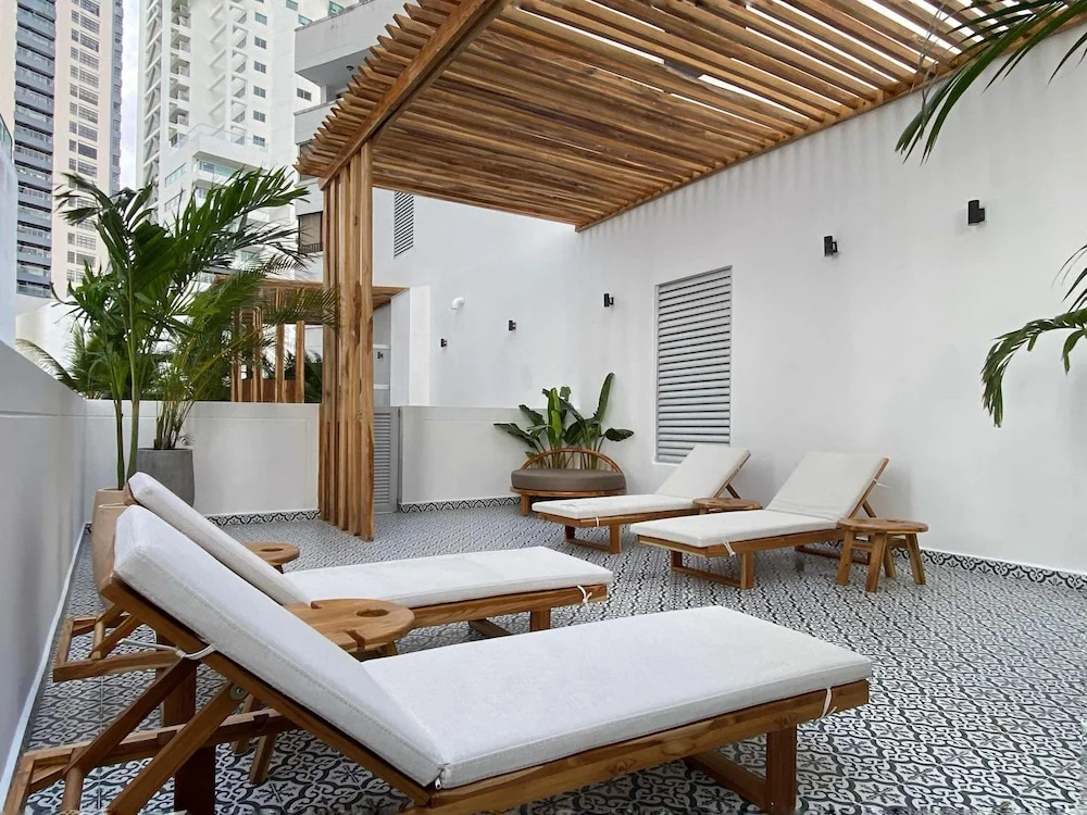 w Impeccable Loft w Charming Terrace in CTG