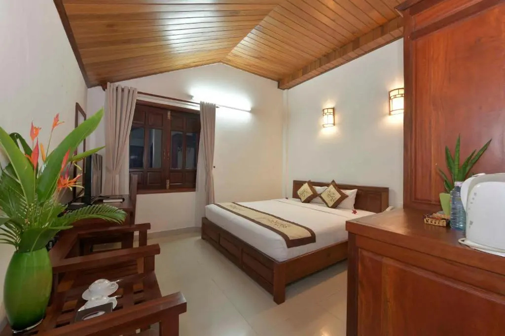 Standard Double room (full double bed)