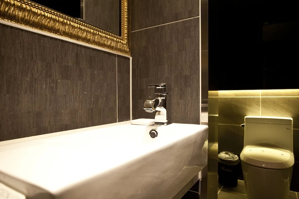 Deluxe Double room (full double bed)