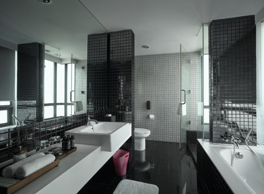 G Hotel Gurney