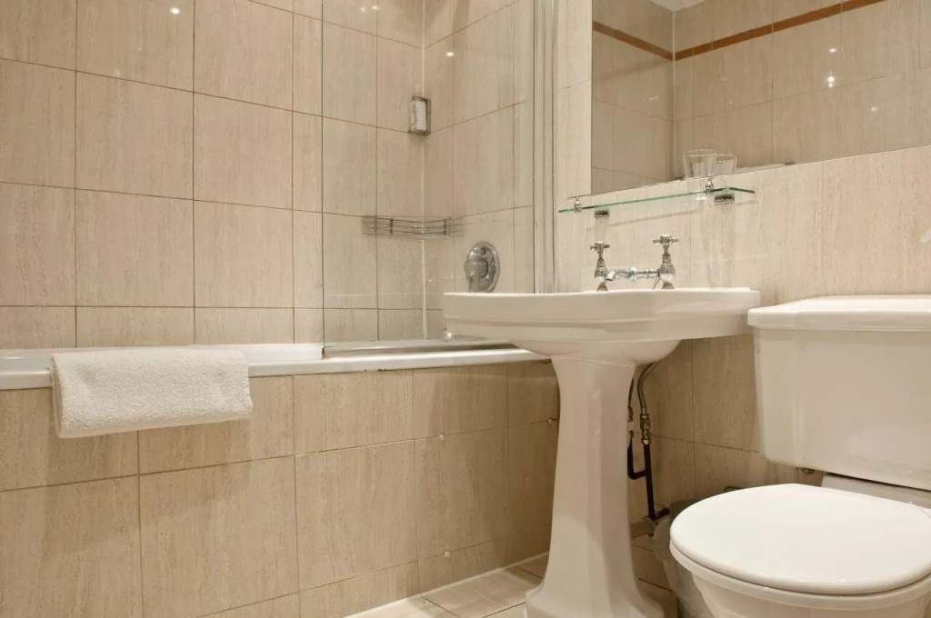 Double room (full double bed)