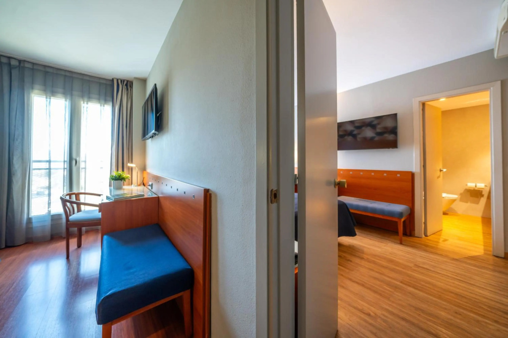 Hotel J. Balmes Vic — 5