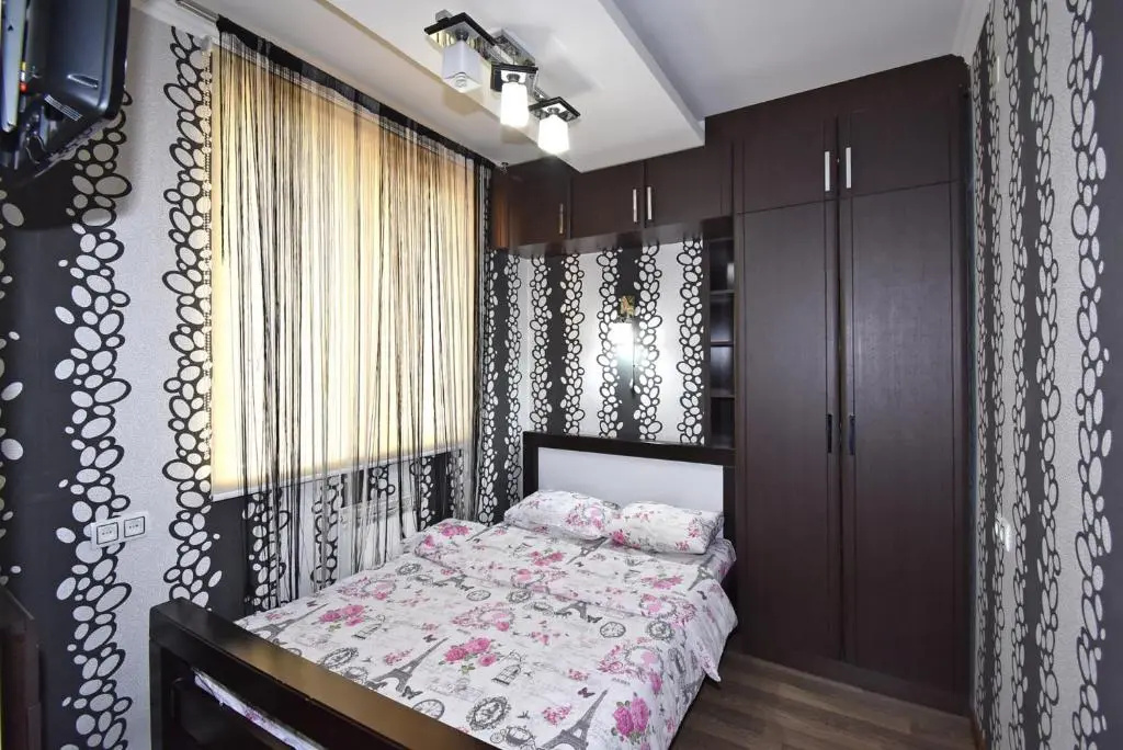 Yeznik Koghbatsi - Amiryan crossroads 1 bedroom comfy apartment with Balcony KO100