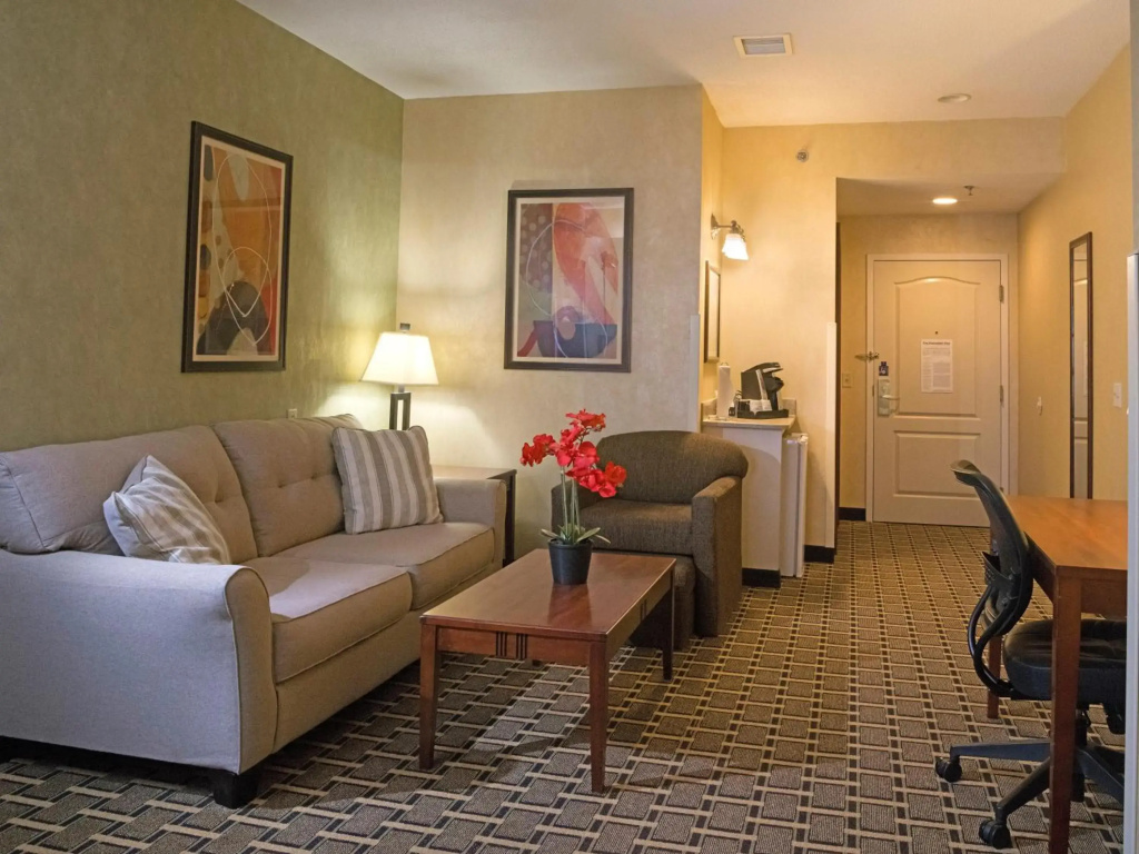 Holiday Inn Express & Suites Youngstown N (Warren/Niles) by IHG - фото 15