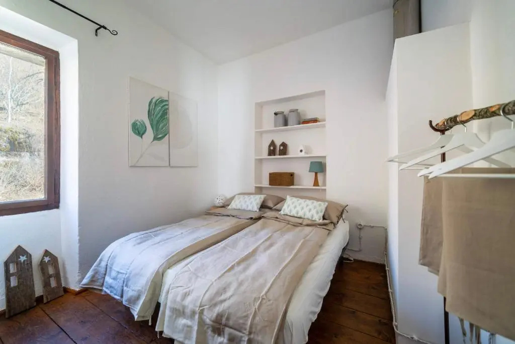 Standard Double room with mountain view (full double bed)