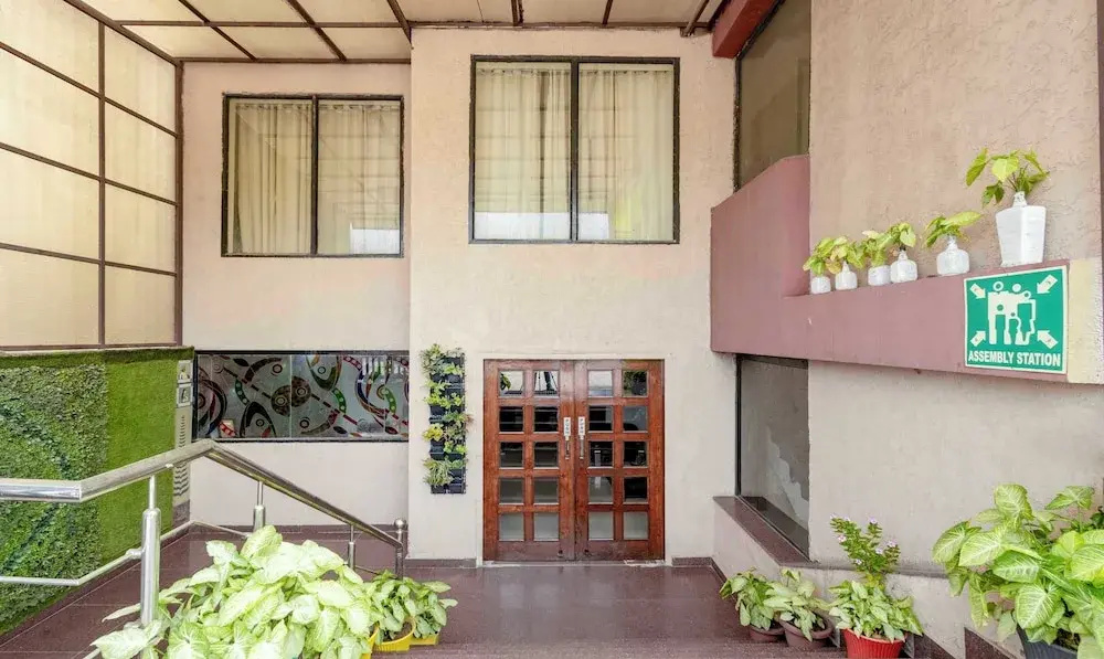 Hotel The Grand By OYO Rooms