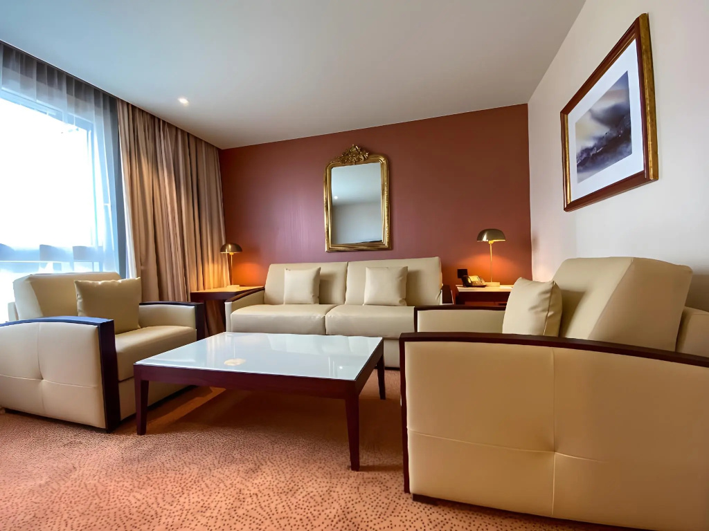 Отель Nash Airport Hotel в Куантрене