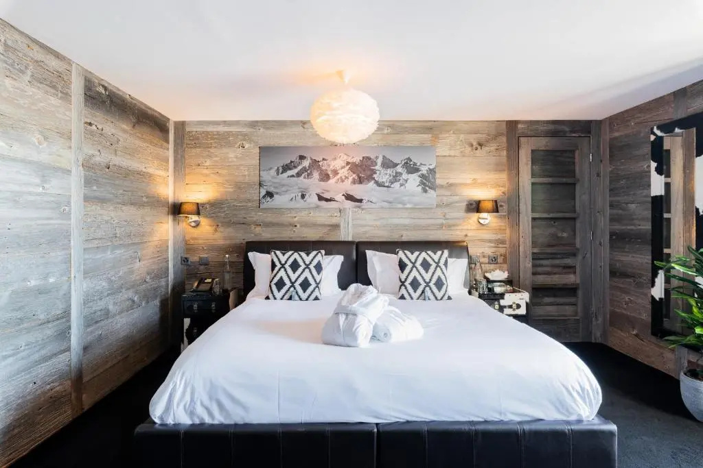 Deluxe Double room with balcony (full double bed)