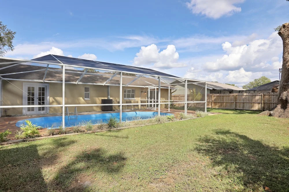 3BR Pool Home in Tampa by Tom Well IG - 712