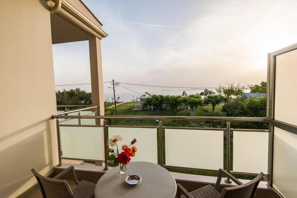 Balcony & Terrace