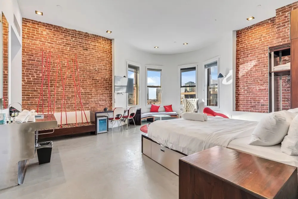 Superior Double room with city view (full double bed)