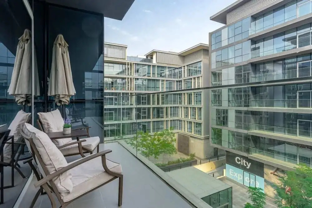 Luxurious, Vast & Airy Apartment in City Walk