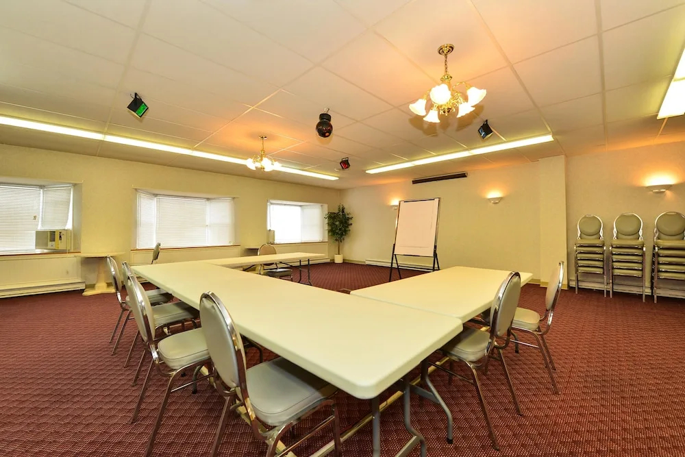 Econo Lodge - фото 13