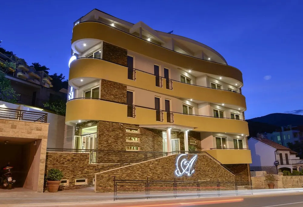 Hotel Atina by ENTOPYA
