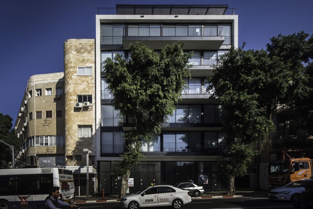 Отель Lovely City Apt Short Walk To The Beach, фото 1