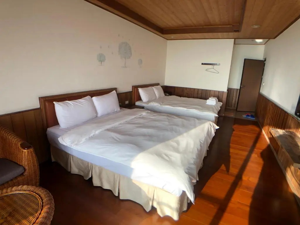 Standard Quadruple room with lake view