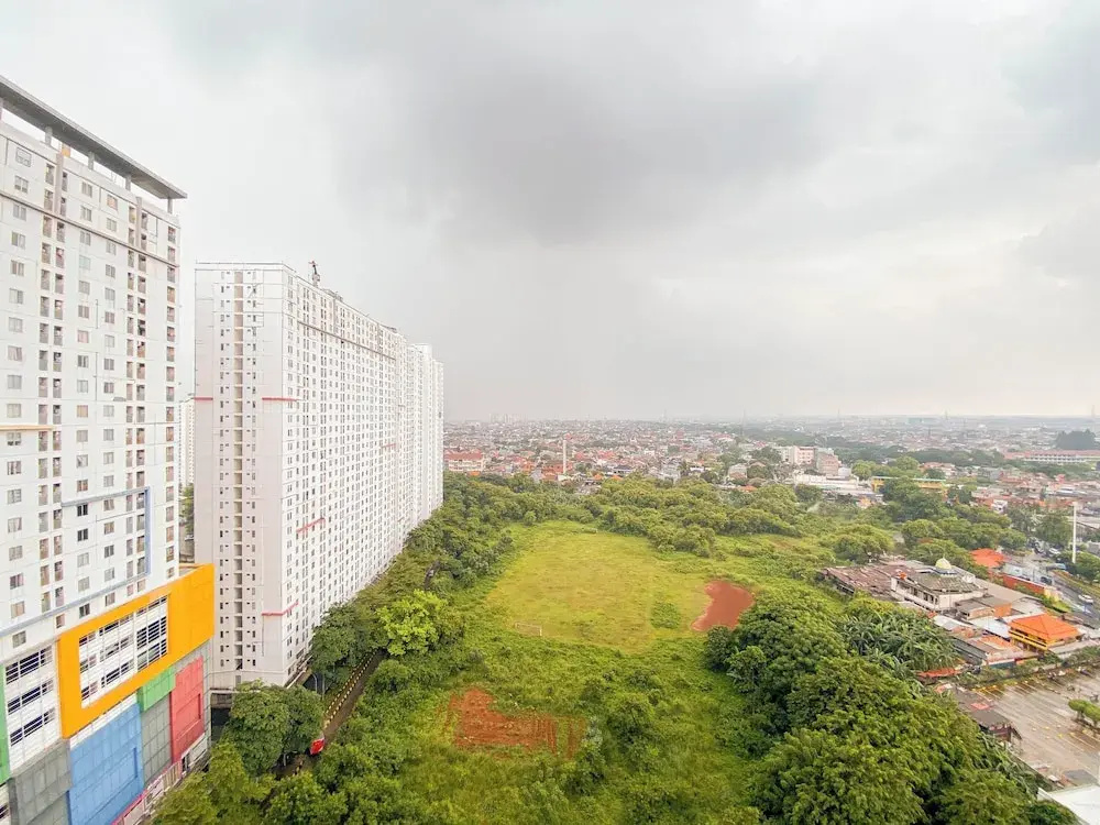 Best And Homey 2Br At Bassura City Apartment