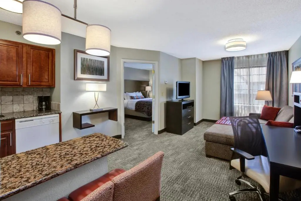 Staybridge Suites - Louisville - East by IHG - Chambres