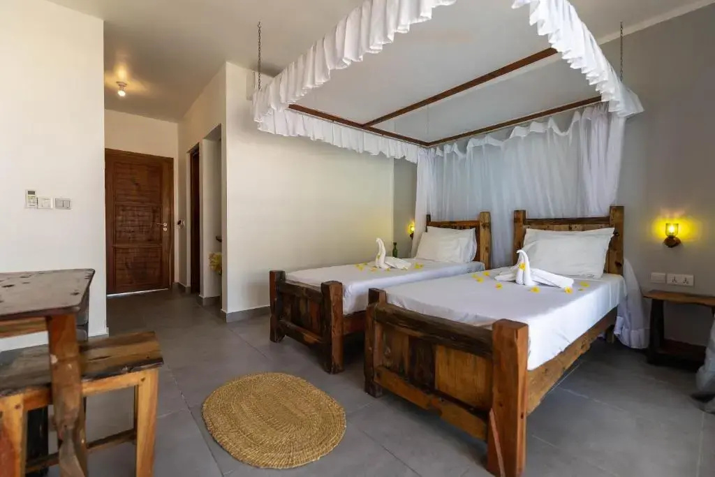 Standard Double room with pool view (full double bed)