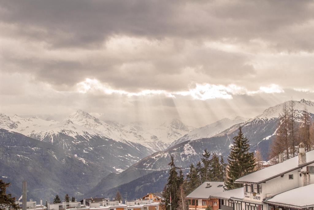 Crans Luxury Lodges - Chalets à louer/Chalets to rent by null
