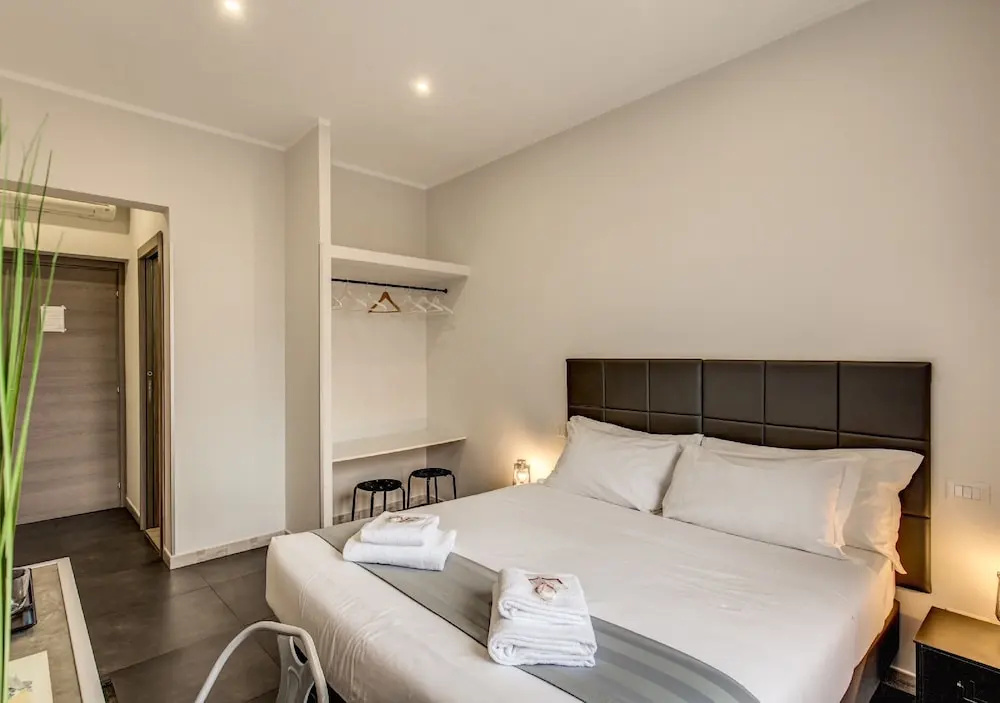 Floor 6 Boutique Rooms by DOT Suites — 3