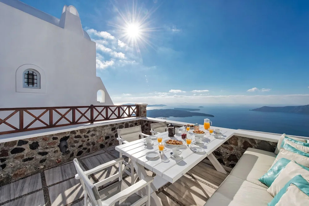 2 Bed Villa - Sleeps 4 - Pool - Private Chef