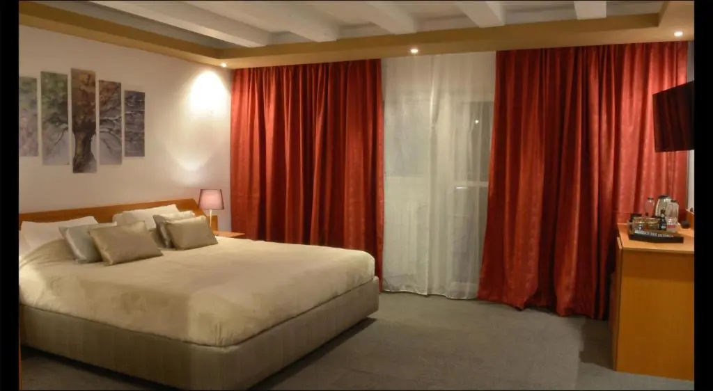 Standard Double room with balcony (full double bed)