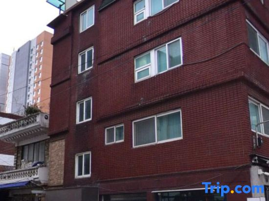 Dongdaemun DDP & Cheonggyecheon: Near Seongsu, Myeongdong, Gwangjang Market (within 4km)