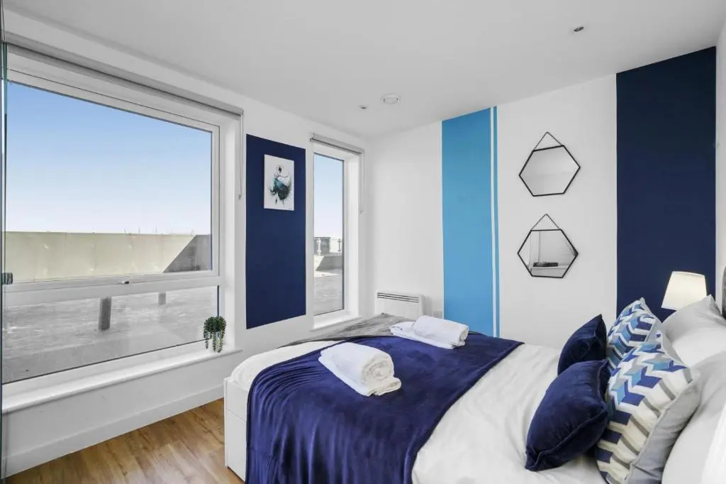Stunning City Centre Penthouse - Sleeps 10 - Parking