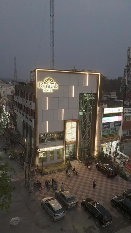 OYO 24912 Hotel Raunak