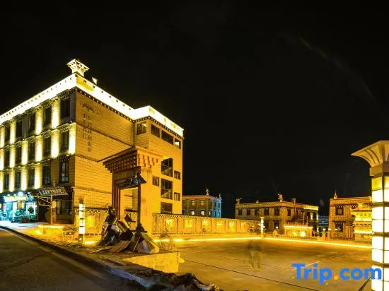 Gongjin Lianri Ecological Cave Hotel (Daocheng Yading Branch)