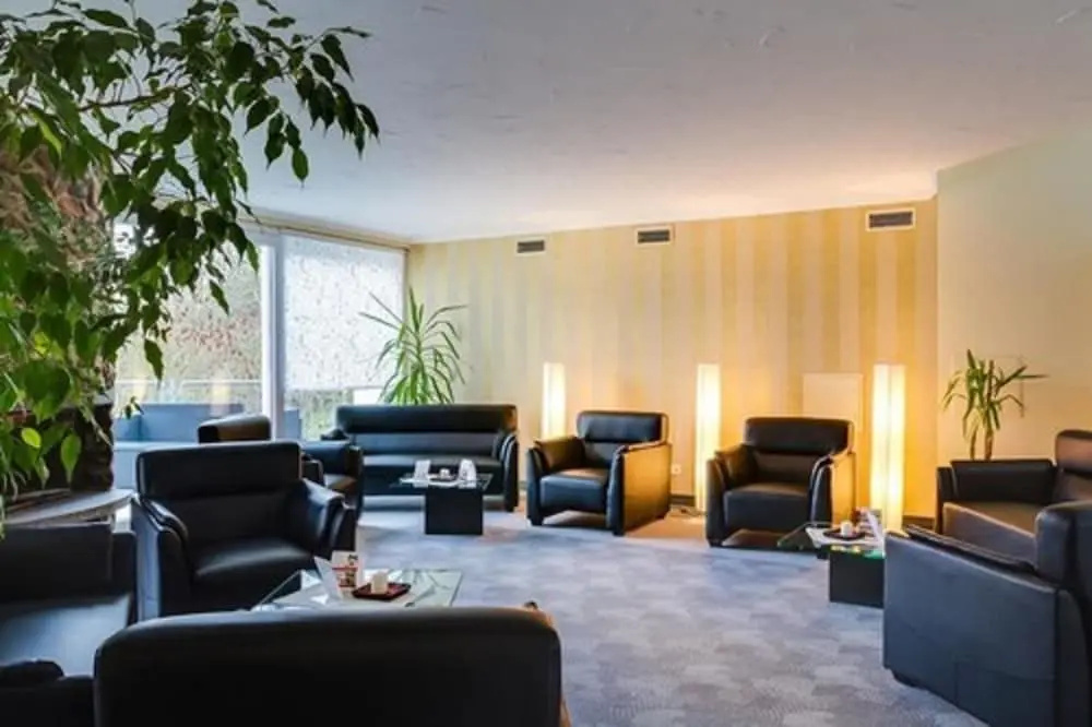 Lobby & Reception