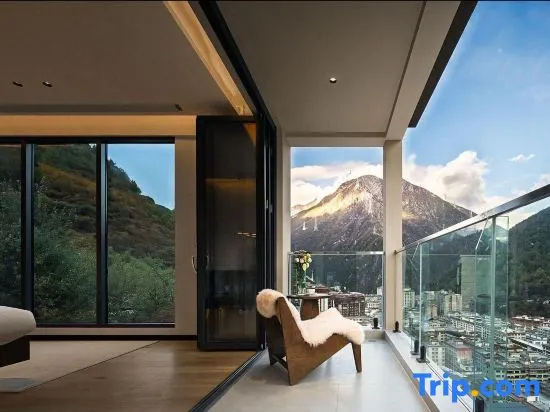 The mountain is the mountain in Kangding
