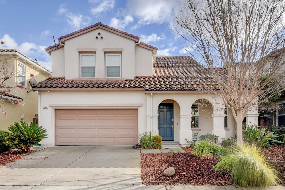 Spacious & Scenic 4br W/ Deskspace In Hayward 4 Bedroom Home by Redawning