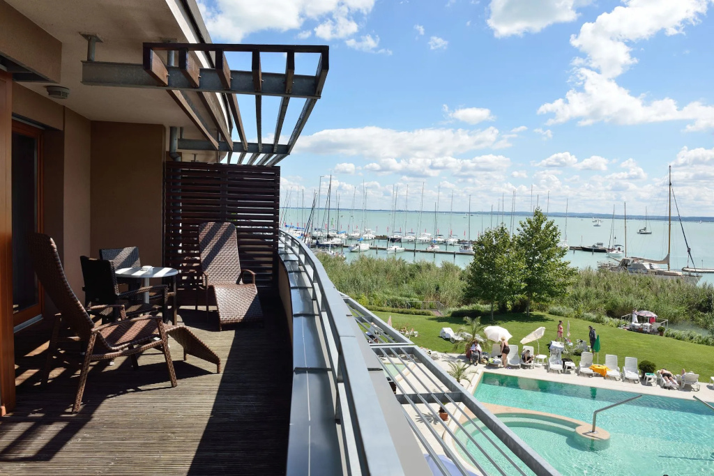 Balcony & Terrace