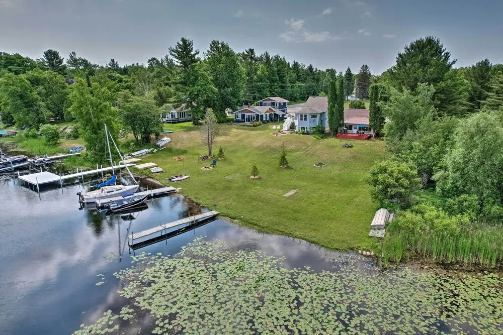 7 Mi to Nubs Nob: Lakefront Abode w/ Fire Pit!