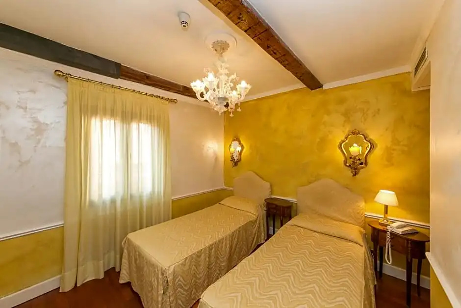 Double room (twin beds)