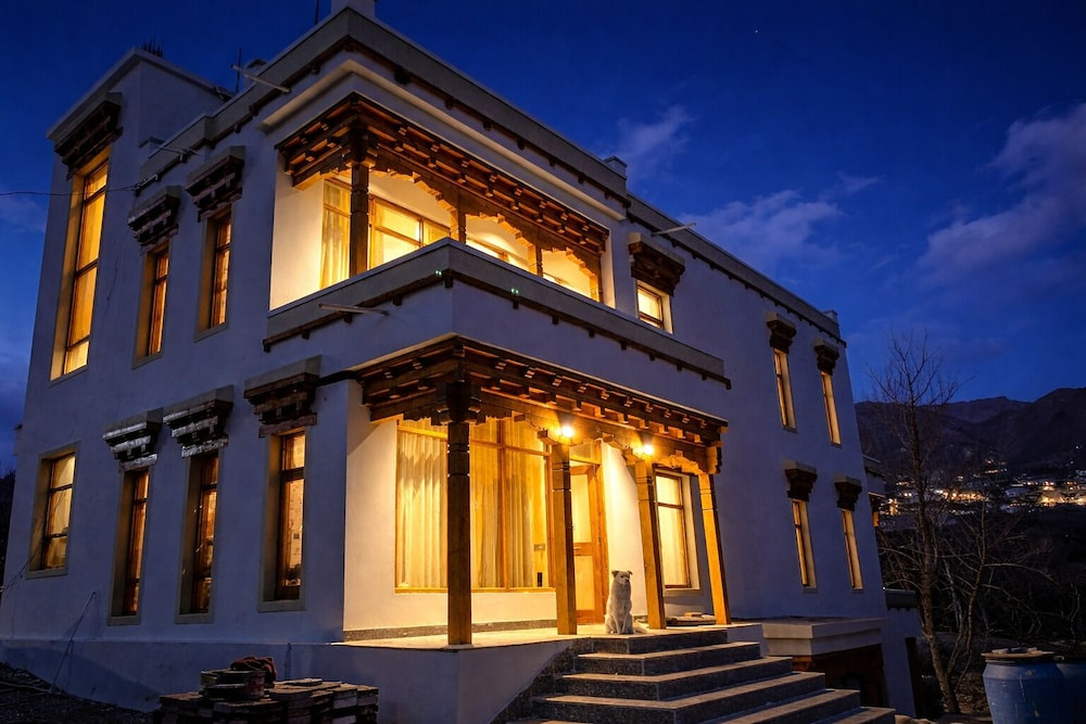 The Vintage Villas Resort Ladakh - Luxury Stay with Mountain Views