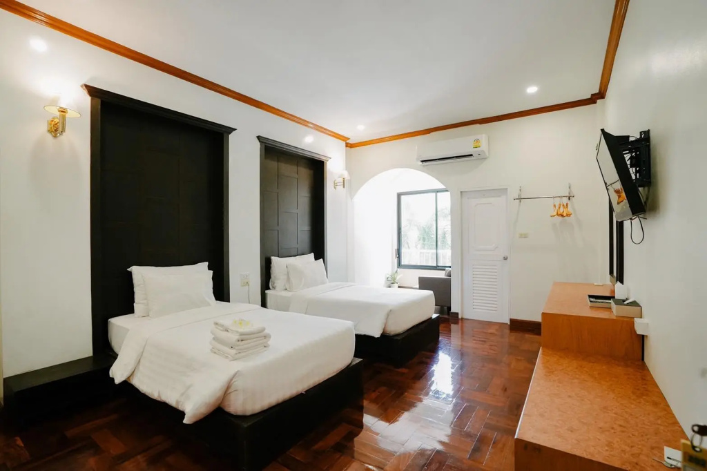 Deluxe Double room with balcony (twin beds)